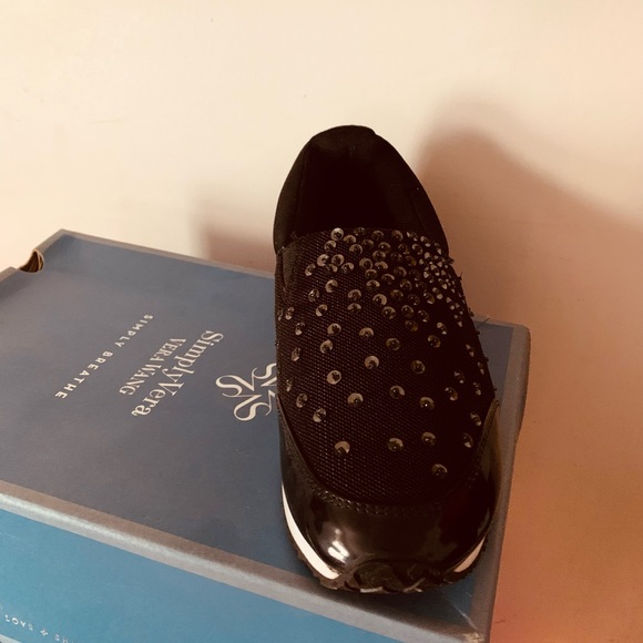 Simple Vera Wang Black Embellished Walking Sneakers 7 - Picture 4 of 8